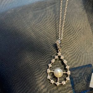 Caprice necklace with a silver white pearl